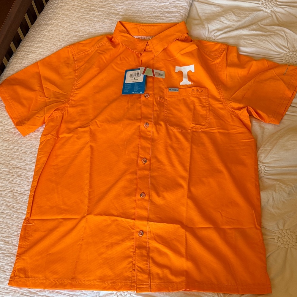 NWT- TENNESSEE orange Short Sleeve Button-Up Shirt w/screened T and back graphic